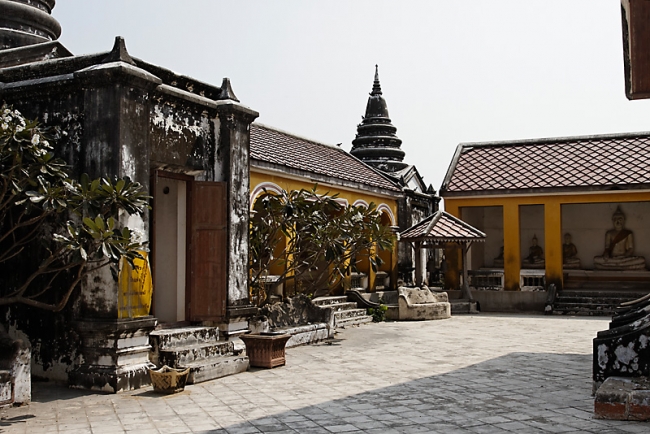 Prasat Nakhon Luang-022